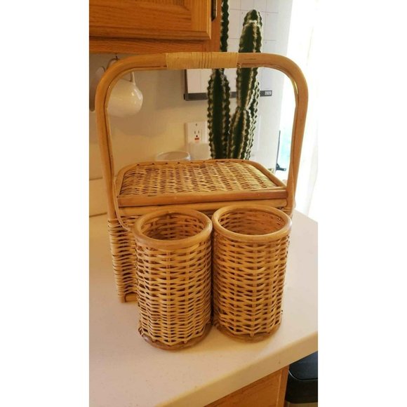 Vintage Wicker Rattan Picnic Wine Picnic Event Outside Holiday Handle Basket - Picture 3 of 8